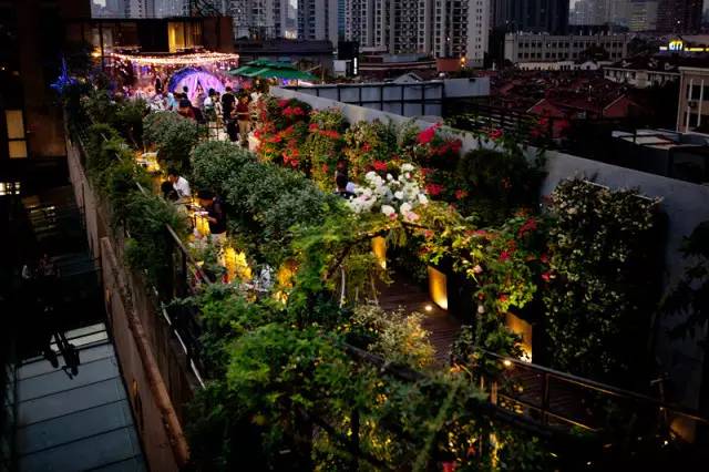 坐拥魔都20，000㎡欧式园区， 新人可以去悬空舞台求婚、举行婚礼...