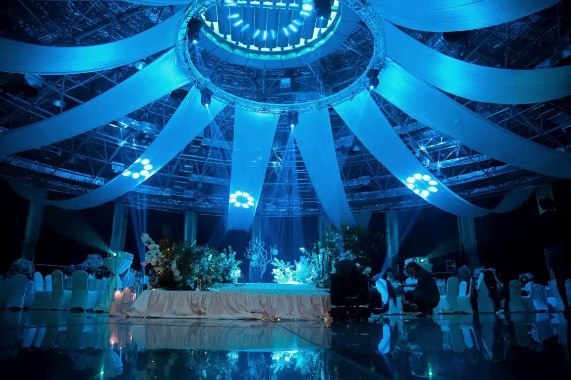 坐拥魔都20，000㎡欧式园区， 新人可以去悬空舞台求婚、举行婚礼...