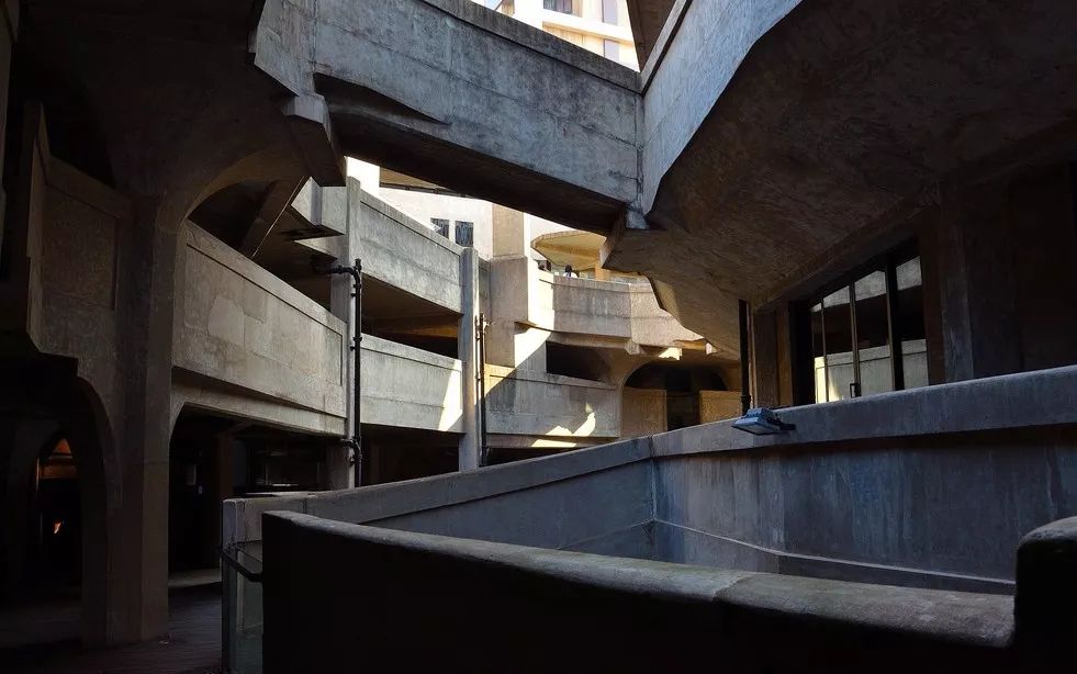 旅游居然有人打卡“刷”楼梯？上百种不同的“奇葩”楼梯，skr到底！