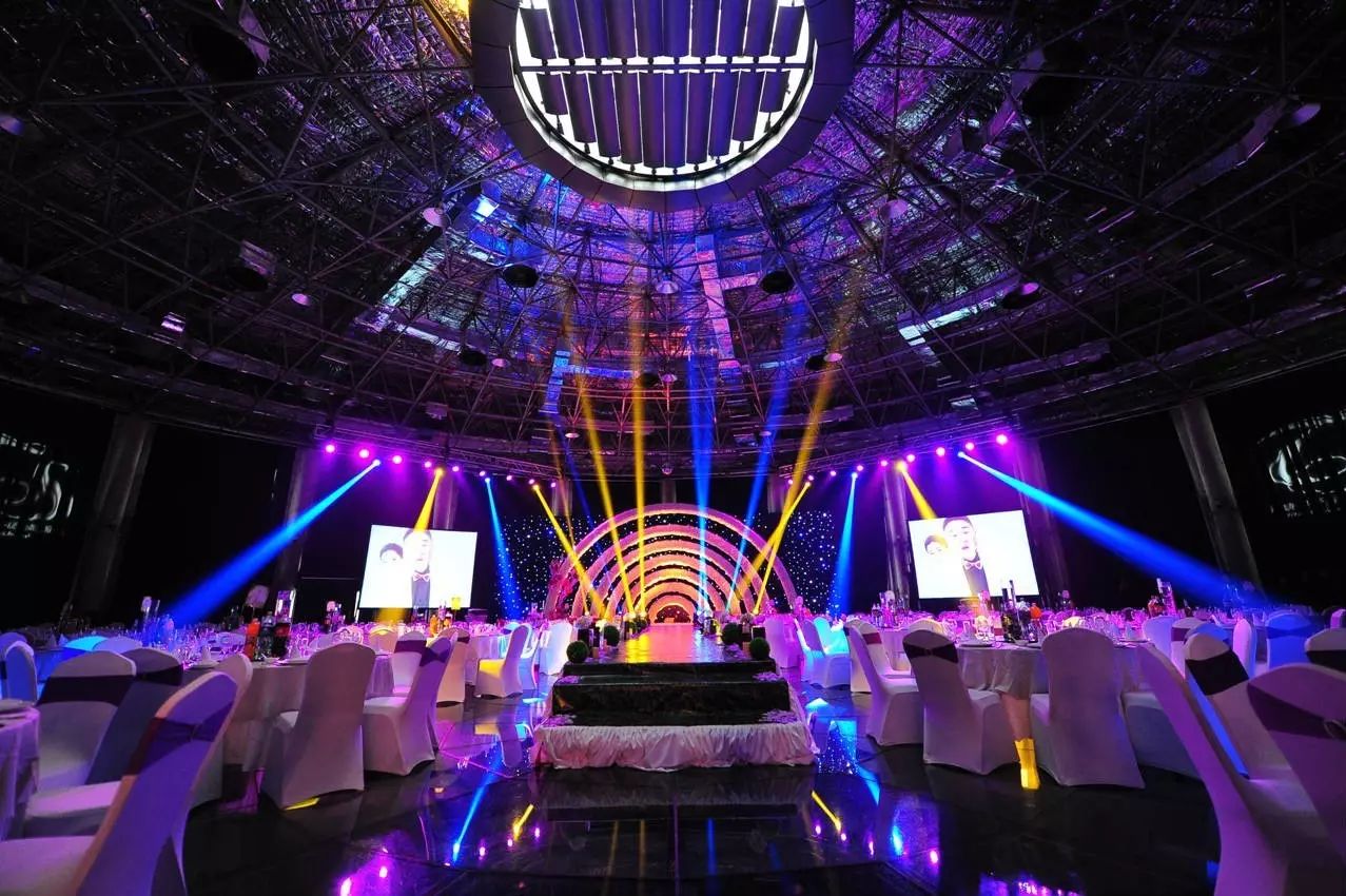 坐拥魔都20，000㎡欧式园区， 新人可以去悬空舞台求婚、举行婚礼...