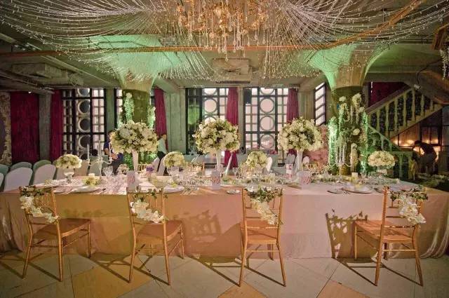 坐拥魔都20，000㎡欧式园区， 新人可以去悬空舞台求婚、举行婚礼...