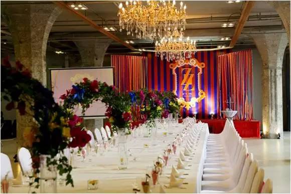 坐拥魔都20，000㎡欧式园区， 新人可以去悬空舞台求婚、举行婚礼...