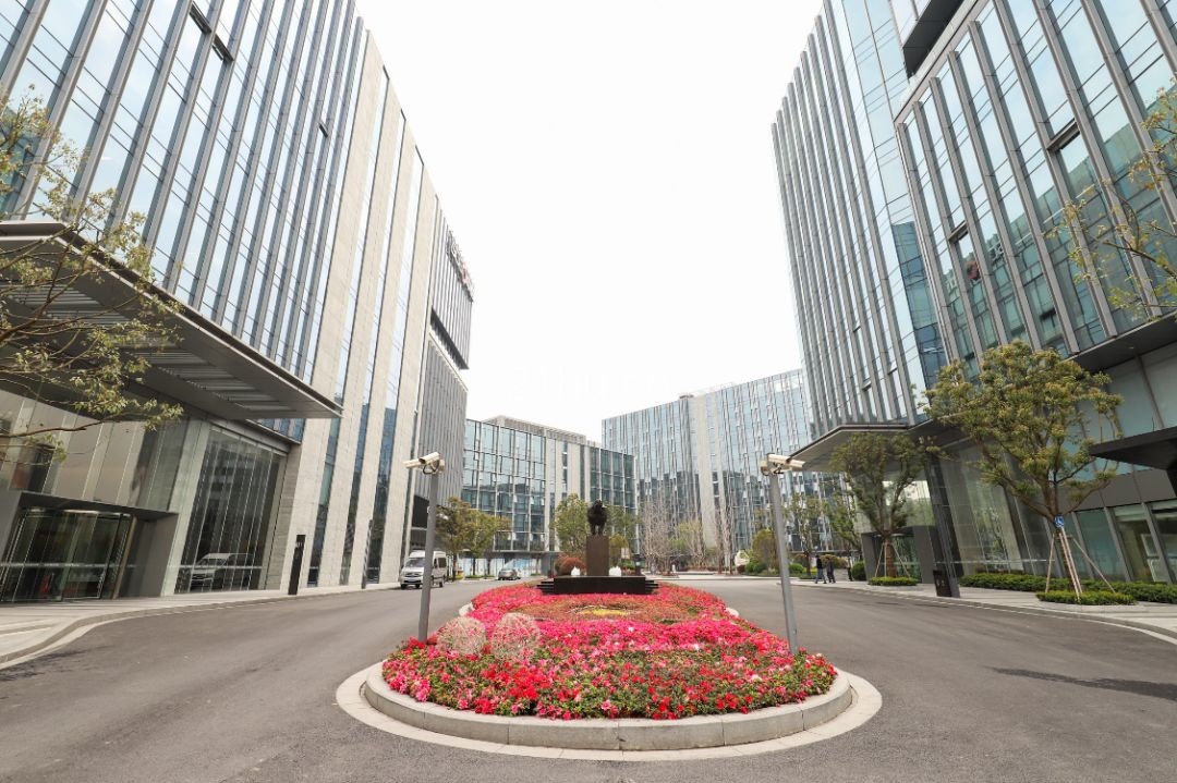 上海中骏广场外观图